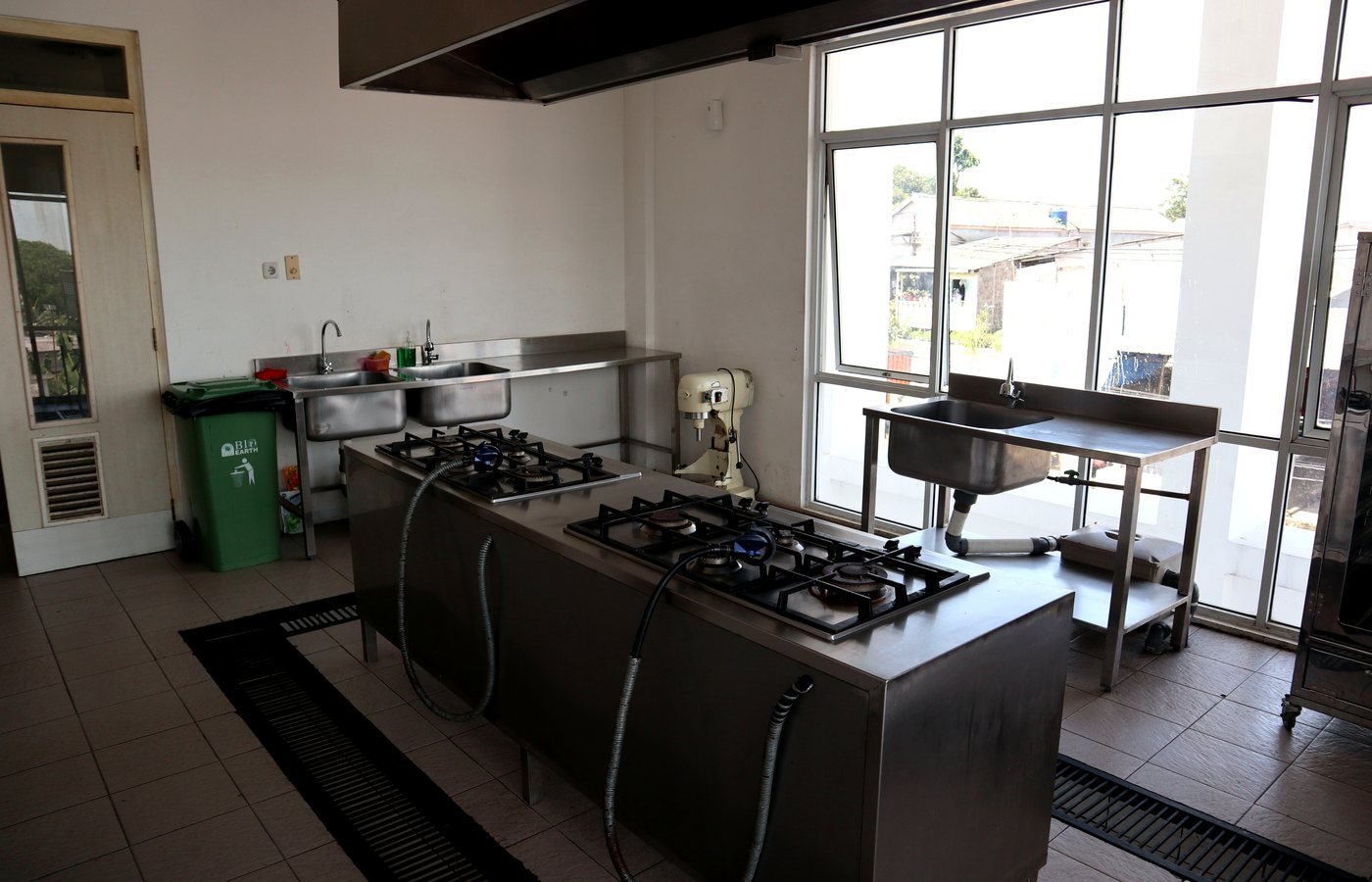 Kitchen lab untuk praktik produksi